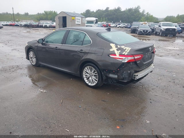 2018 TOYOTA CAMRY XLE 3