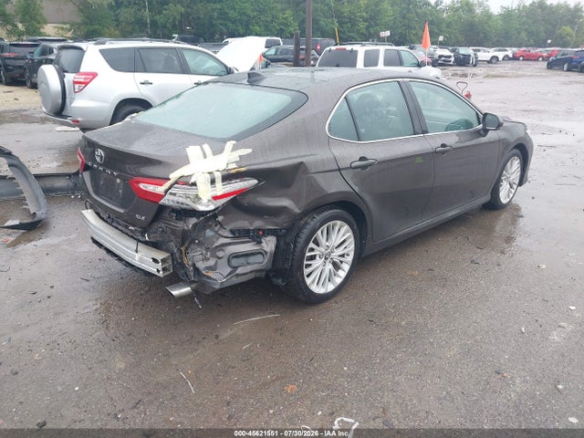 2018 TOYOTA CAMRY XLE 4