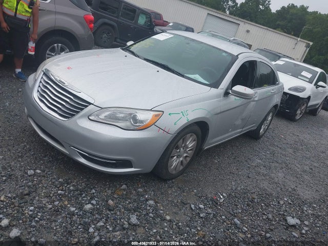 2012 Chrysler 200 LX 照片 2