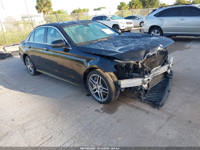 2017 Mercedes-BENZ E 300 4MATIC 照片 1