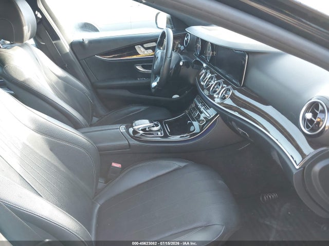 2017 Mercedes-BENZ E 300 4MATIC 照片 5