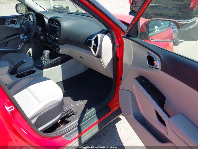 2023 KIA SOUL LX photo 5