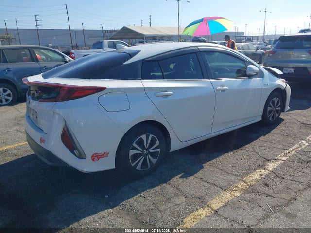 2017 Toyota PRIUS PRIME PREMIUM — фото 4