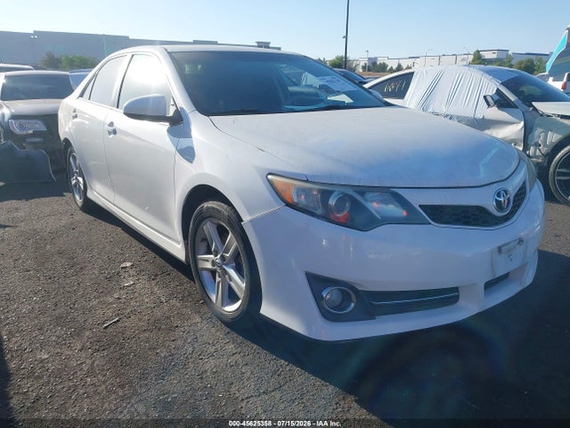 2014 TOYOTA CAMRY SE