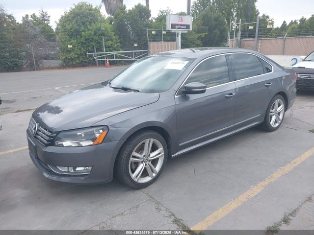 2014 Volkswagen PASSAT 2.0L TDI SE — фото 2