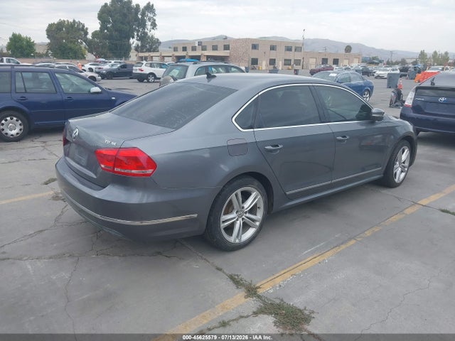 2014 Volkswagen PASSAT 2.0L TDI SE — фото 4