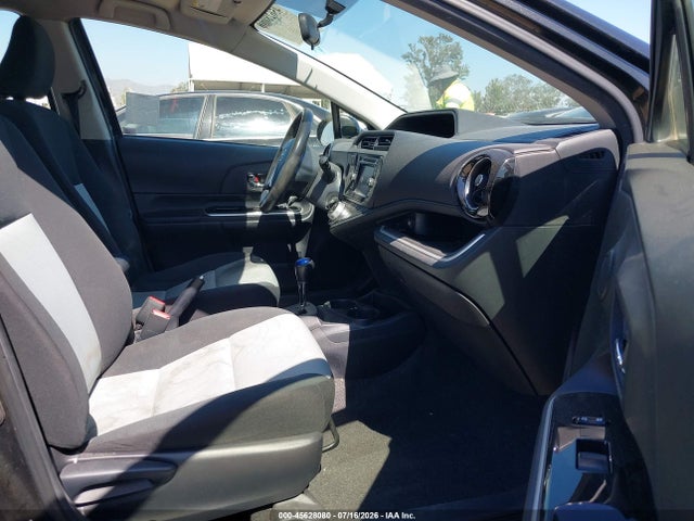 صورة 5 لـ 2016 Toyota PRIUS C TWO
