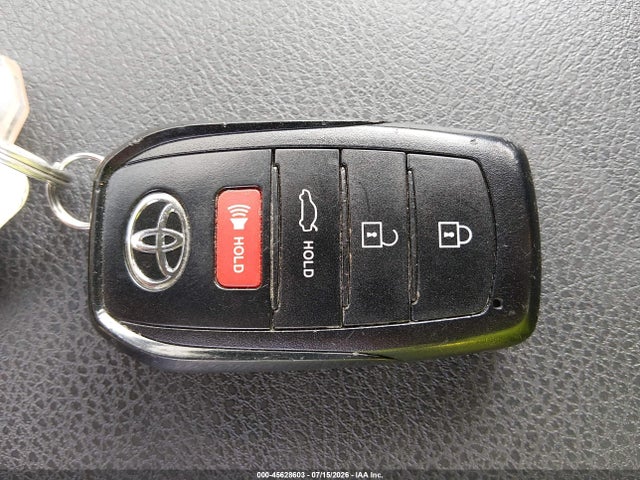2025 Toyota CAMRY LE thumbnail 11