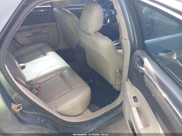 صورة 8 لـ 2005 Chrysler 300 TOURING