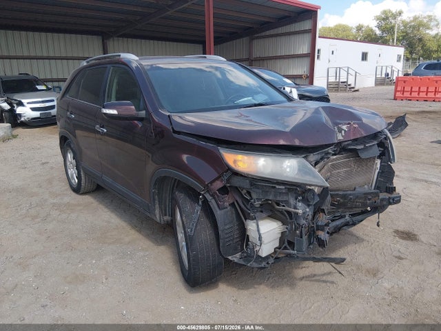 2013 KIA SORENTO LX