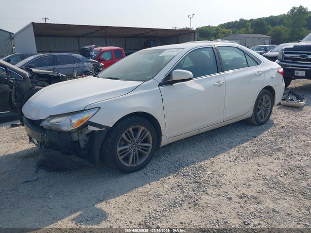 2016 Toyota CAMRY SE photo 2