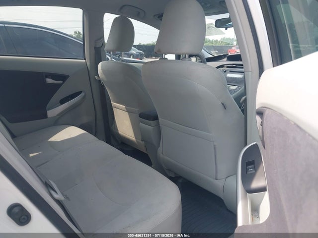 صورة 8 لـ 2011 Toyota PRIUS TWO
