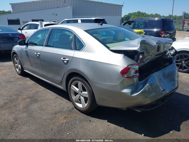 2013 Volkswagen PASSAT 2.5L SE 照片 3