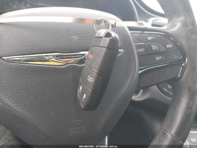 2015 Chrysler 200 S thumbnail 11