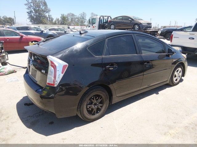 صورة 4 لـ 2015 Toyota PRIUS FOUR