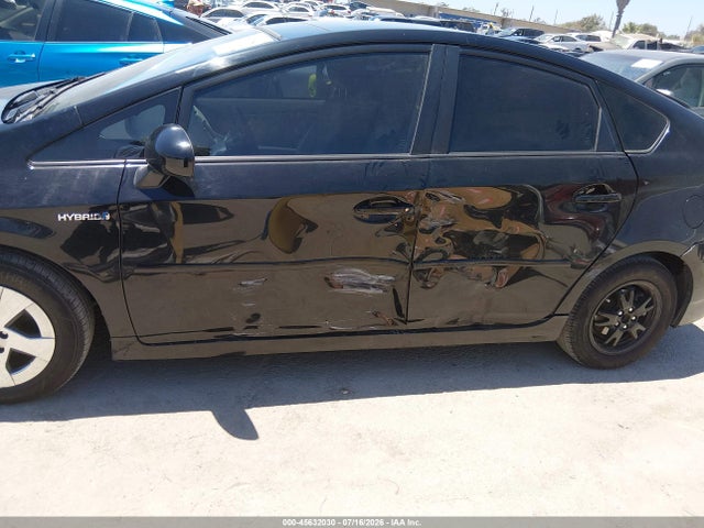 صورة 6 لـ 2015 Toyota PRIUS FOUR