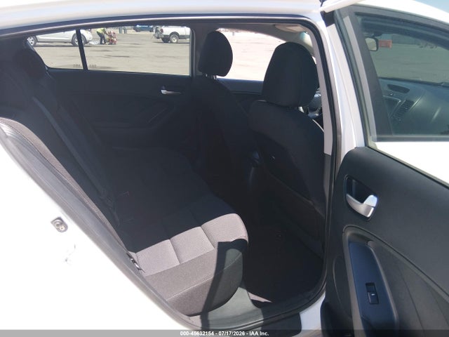 صورة 8 لـ 2017 KIA FORTE LX