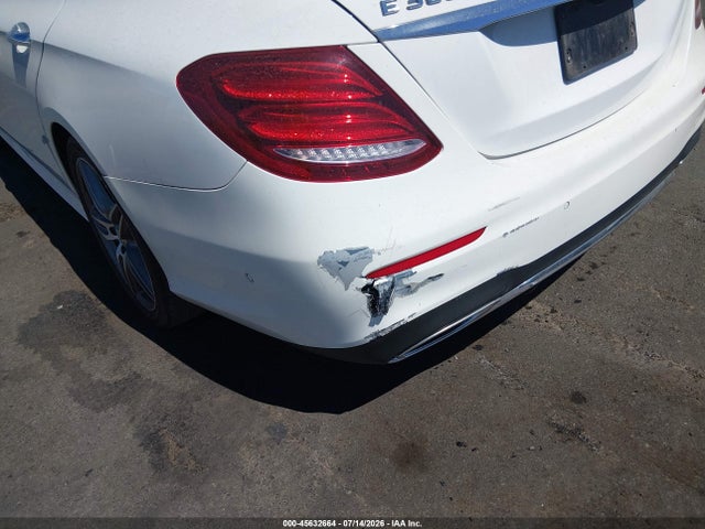 صورة 18 لـ 2017 Mercedes-BENZ E 300