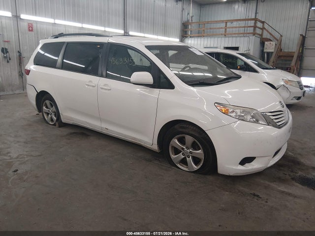 2015 TOYOTA SIENNA LE 8 PASSENGER