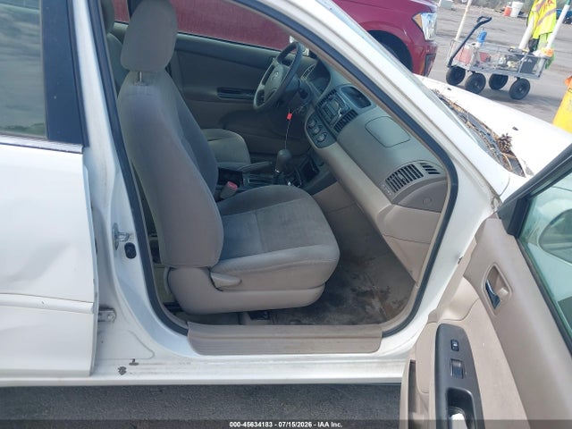 2005 Toyota CAMRY LE photo 5