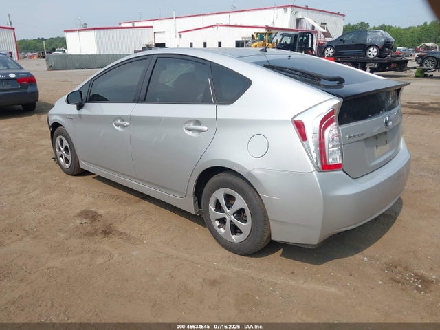 صورة 3 لـ 2014 Toyota PRIUS TWO