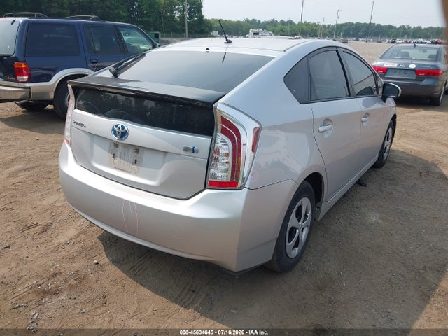 صورة 4 لـ 2014 Toyota PRIUS TWO