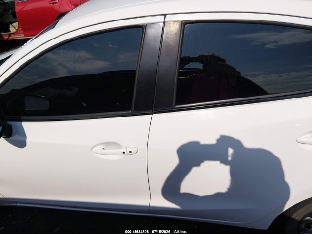 2019 TOYOTA YARIS LE 14