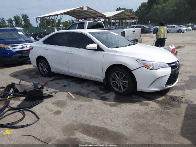 2015 TOYOTA CAMRY SE