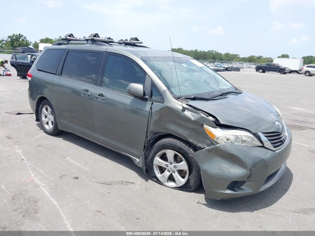 2011 TOYOTA SIENNA LE V6