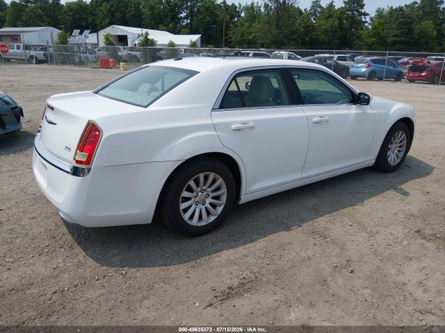 صورة 4 لـ 2013 Chrysler 300 MOTOWN
