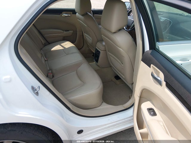 صورة 8 لـ 2013 Chrysler 300 MOTOWN