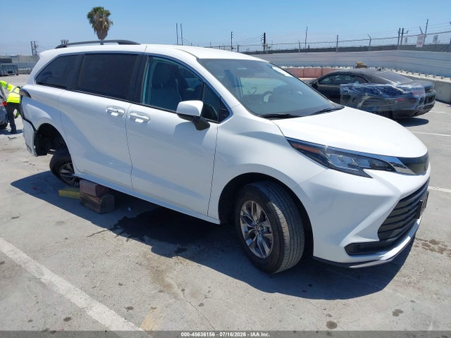 2023 TOYOTA SIENNA LE