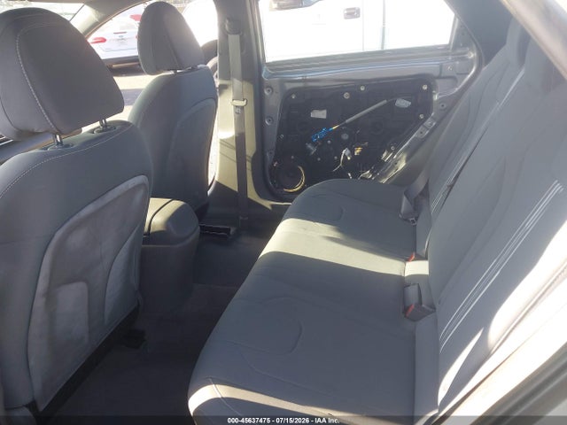 صورة 8 لـ 2021 Hyundai ELANTRA SEL