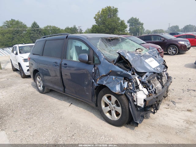 2017 TOYOTA SIENNA LE 8 PASSENGER