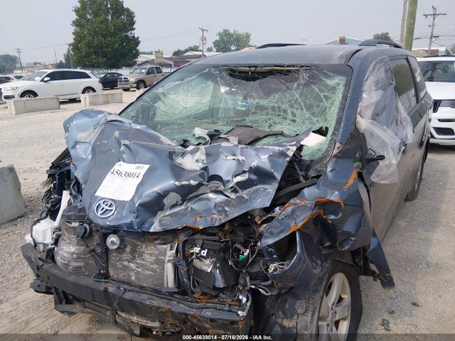 2017 TOYOTA SIENNA LE 8 PASSENGER 6