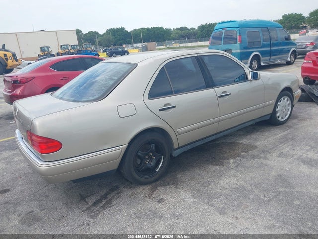 صورة 4 لـ 1999 Mercedes-BENZ E 320