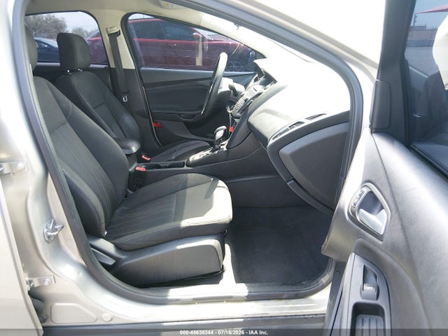2015 FORD FOCUS SE photo 5
