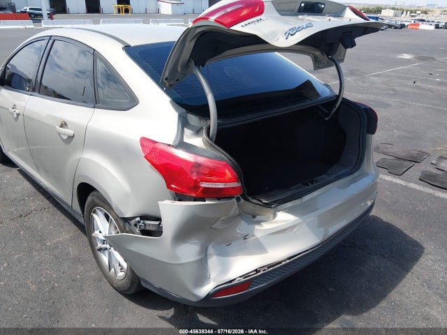 2015 FORD FOCUS SE photo 6