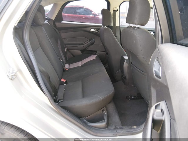 2015 FORD FOCUS SE photo 8