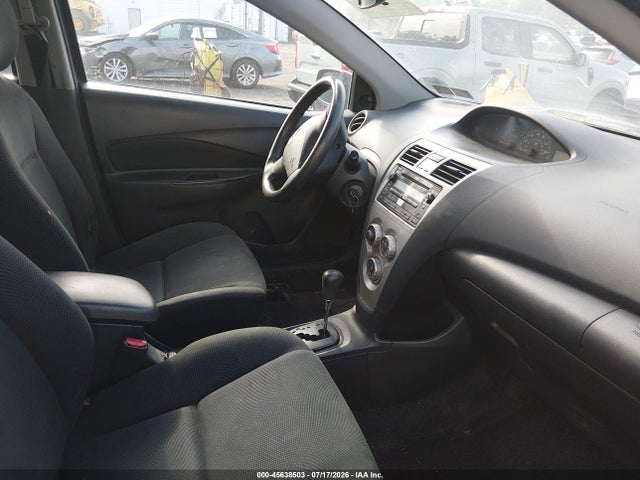2011 Toyota YARIS 照片 5