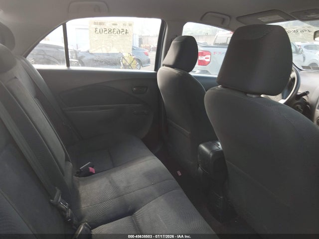 2011 Toyota YARIS 照片 8