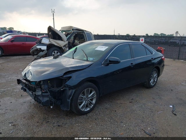 2017 Toyota CAMRY SE photo 2