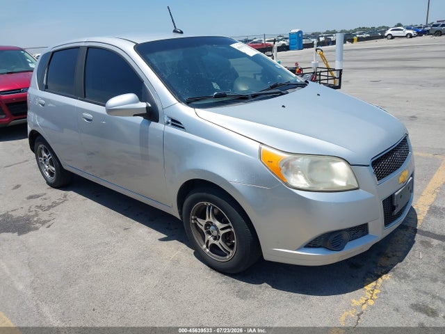 2010 Chevrolet AVEO LT — фото 1