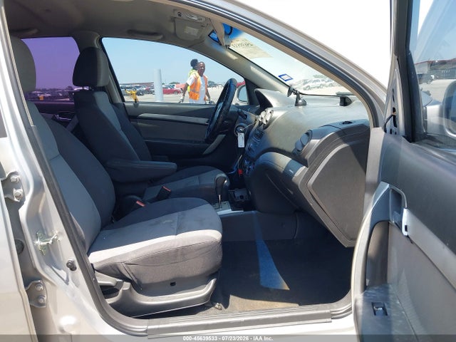2010 Chevrolet AVEO LT — фото 5