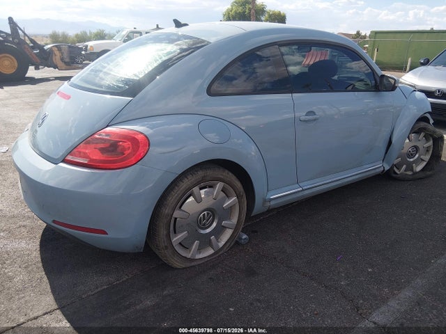 2012 Volkswagen BEETLE 2.5L — фото 4