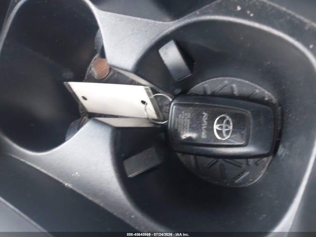 2021 TOYOTA RAV4 XLE 10