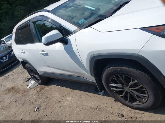 2021 TOYOTA RAV4 XLE 12