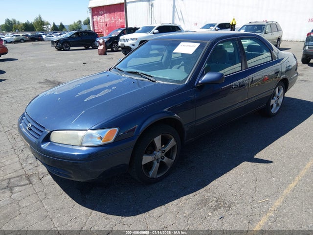 1999 Toyota CAMRY LE 照片 2
