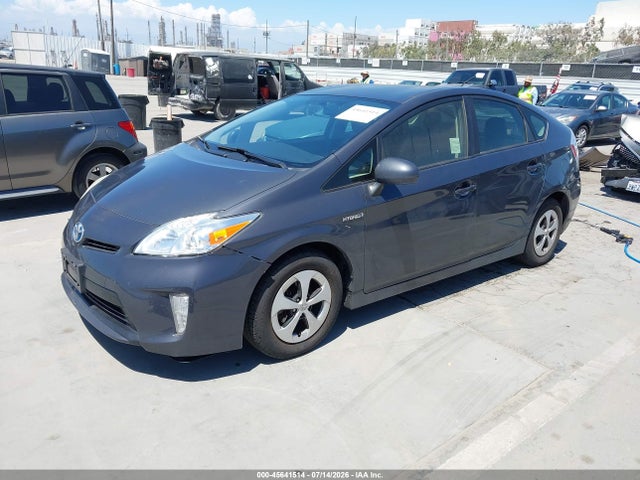 صورة 2 لـ 2014 Toyota PRIUS TWO