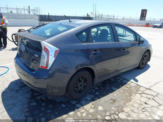 صورة 4 لـ 2014 Toyota PRIUS TWO